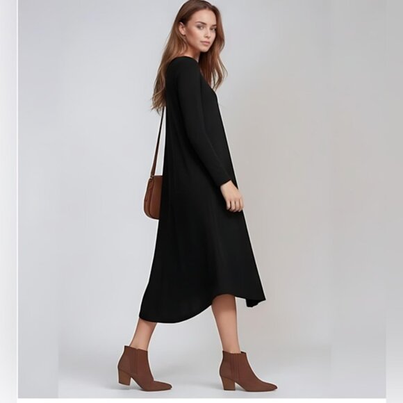 Black Tee Knit Curved Hem Dress With Pockets - Picture 4 of 6